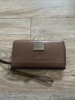 Kenneth Cole Brown Leather Zip-Around Wristlet Wallet